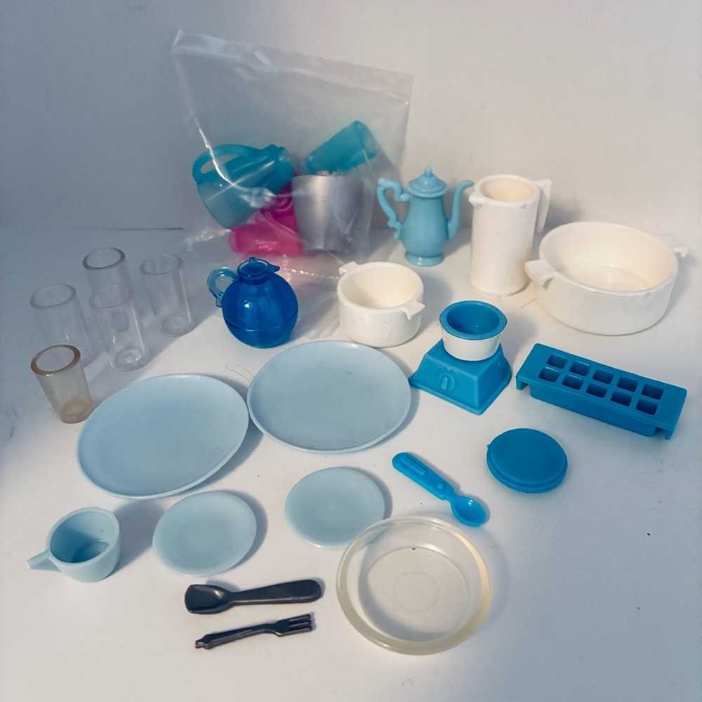 Barbie Doll sized Dish-ware, Blender, Mattel, ‘90’s, new and pre-loved
